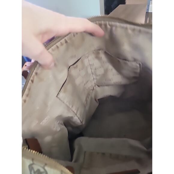 Michael Kors MK Beige & Brown Tote – Classic Shoulder Bag – Tons of Pockets - Picture 15 of 16